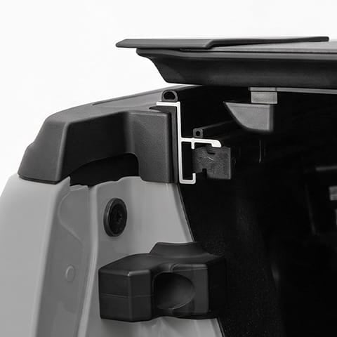 Easy single-hand latch on Guardrox LX5 Ford Ranger 2019-2023 bed cover